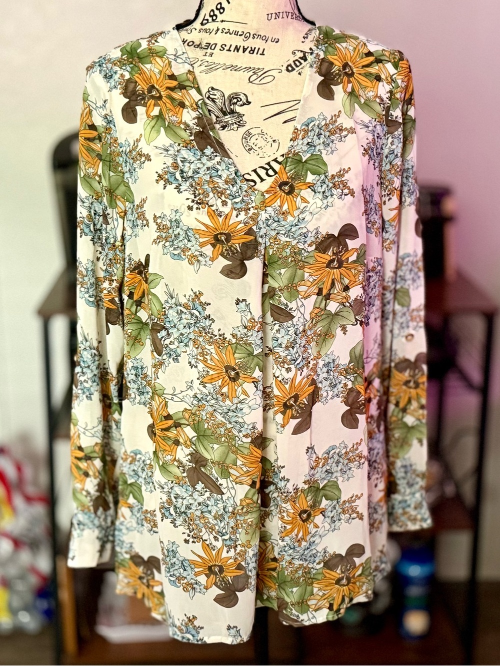 Women’s d.n.a Couture Floral Blouse Size Medium